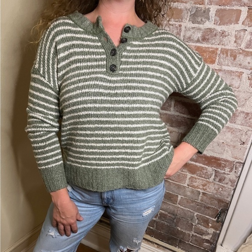 American Eagle Green and White Striped Jegging Fit Sweater with Buttons size XS